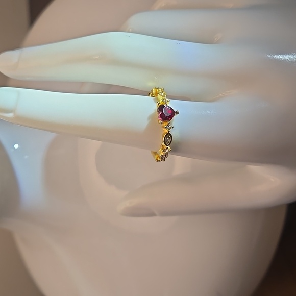 Heart-Shaped Red Cubic Zirconia Decor Ring Women/Girls size 7 - Picture 5 of 8